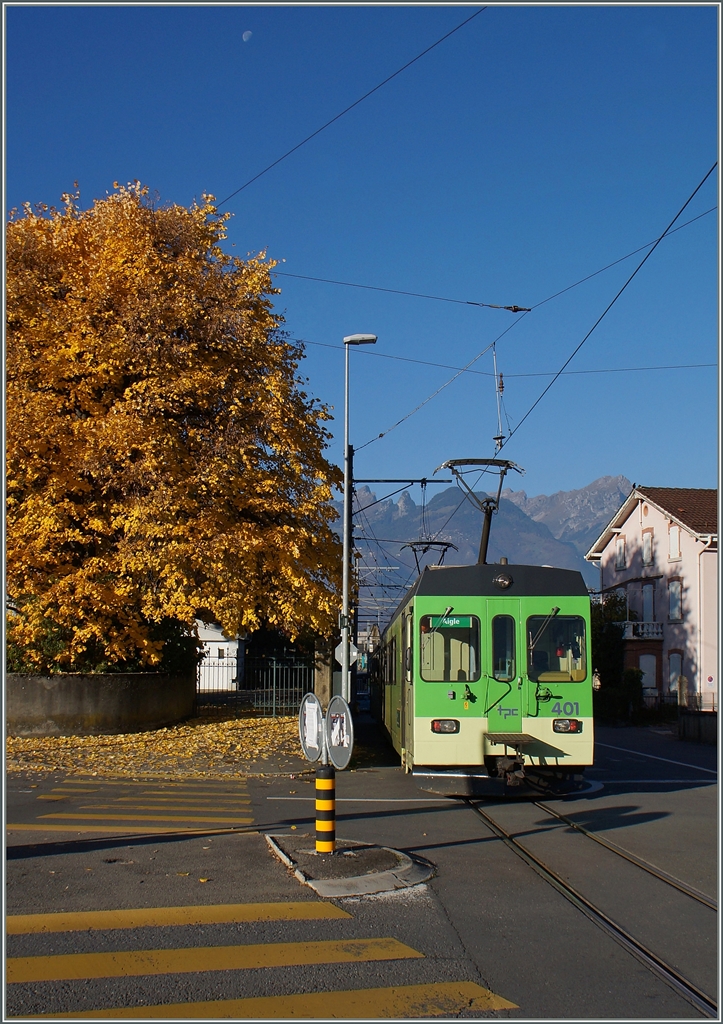 Die ASD als Strassenbahn: wenn auch wengier spektakuär als die A-L verlässt auch die ASD Aigle als  *Strassenbahn , bis sie dann ausserhalb der Stadt ihr eigenes Trasse erhält. 
1. Nov. 2015