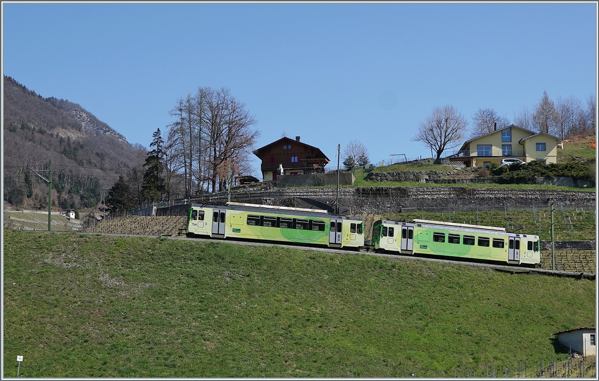 Die beiden ASD BDe 4/4 401 und 402 sind oberhalb von Aigle auf dem Weg nach Les Diablerets. 

30. Mrz 2021