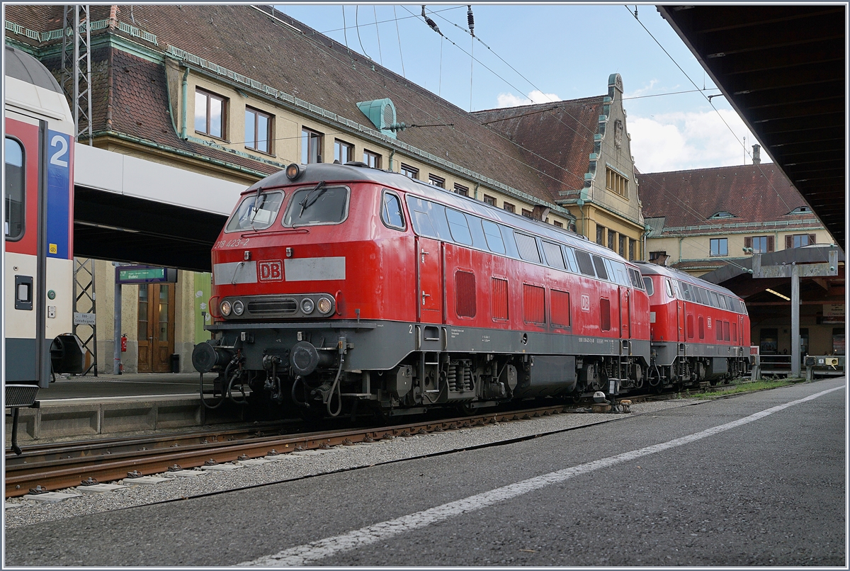 Die beiden DB  218 423-2 und 421 nach ihrer Ankunft in Lindau Hbf.

24. Sept. 2018