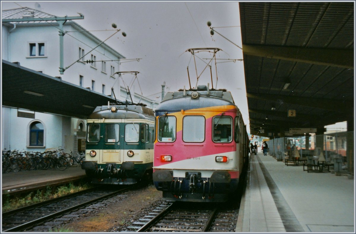 Die beiden MThB ADBe 536 616-6 und 612-5 in Singen warten auf die Weiterfahrt nach Engen und Weinfelden. 

30. Mai 1995