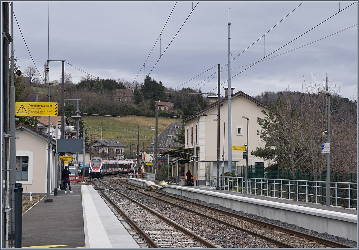 Die beiden SBB LEX RABe 522 232 und 522 223 erreichen als SL2 23416 von Coppet nach Annecy den Bahnhof Groisy-Thorens-la-Caille.

13. Februar 2020