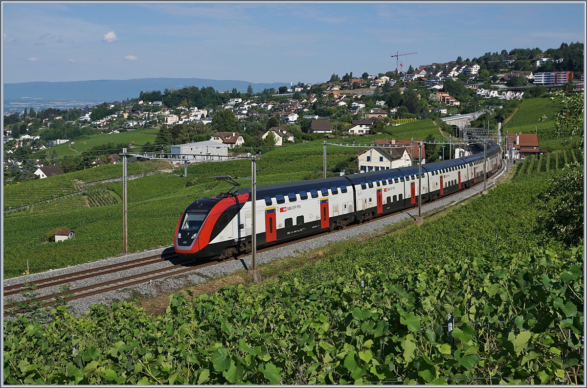 Die beiden SBB Twindexx RABe 502 212-9 und RABDe 502 010-3 (Ville de Genève) sind bei Bossière als IC 713 unterwegs. Der Zug startete in Genève Aéroport und sein Ziel wird St. Gallen sein. 

14. Juli 2020