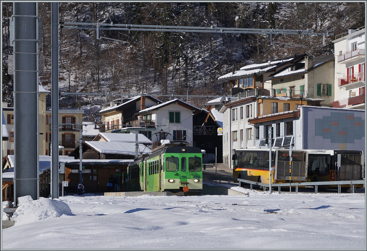 Die beiden TPC Triebwagen BDe 4/4 402 und 402 warten im kleinen Kopfbahnhof von Le Sépey auf die baldige Weiterfahrt nach Les Diablerets. 

11. Jan. 2021