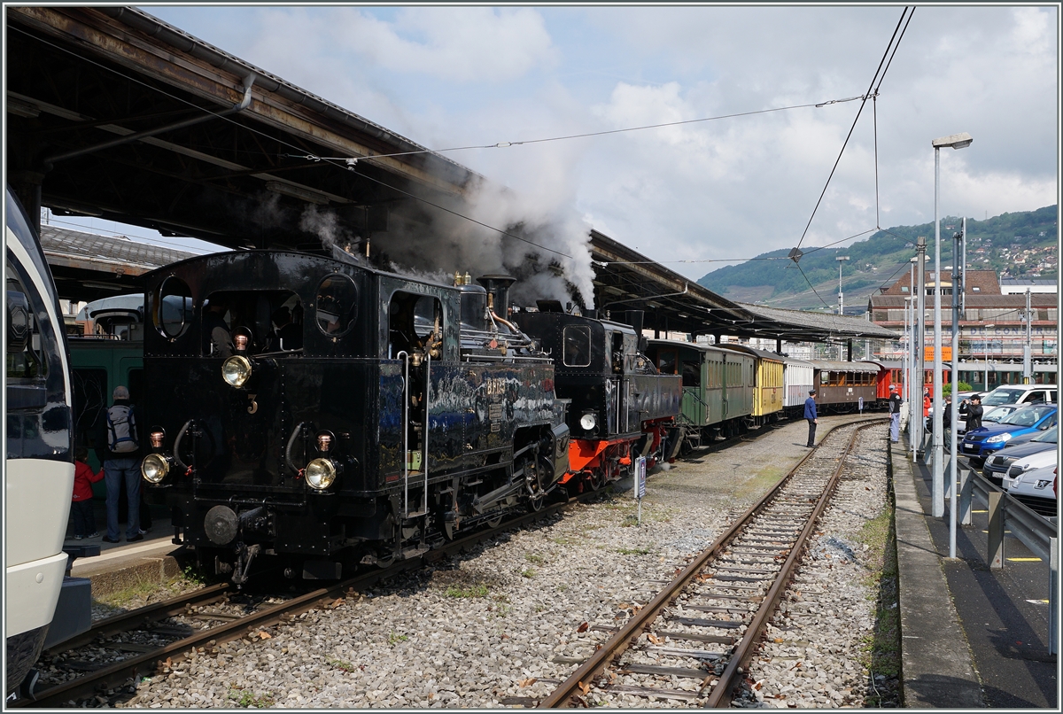 Die BFD HG 3/4 N° und die SEG  G 2x 2/2 105 (sowie die nicht zu sehende BAM G 3/3 N° 6) mit ihrem langen Riviera Bell Epoque Zug in Vevey. 
14. Mai 2016