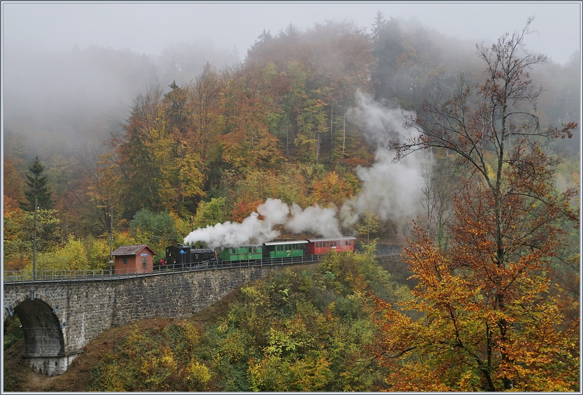 Die Blonay Chamby BFD HG 3/4 N° 3 hat mit ihrem DAmpfzug Vers chez Robert erreicht.
27. Okt. 2018