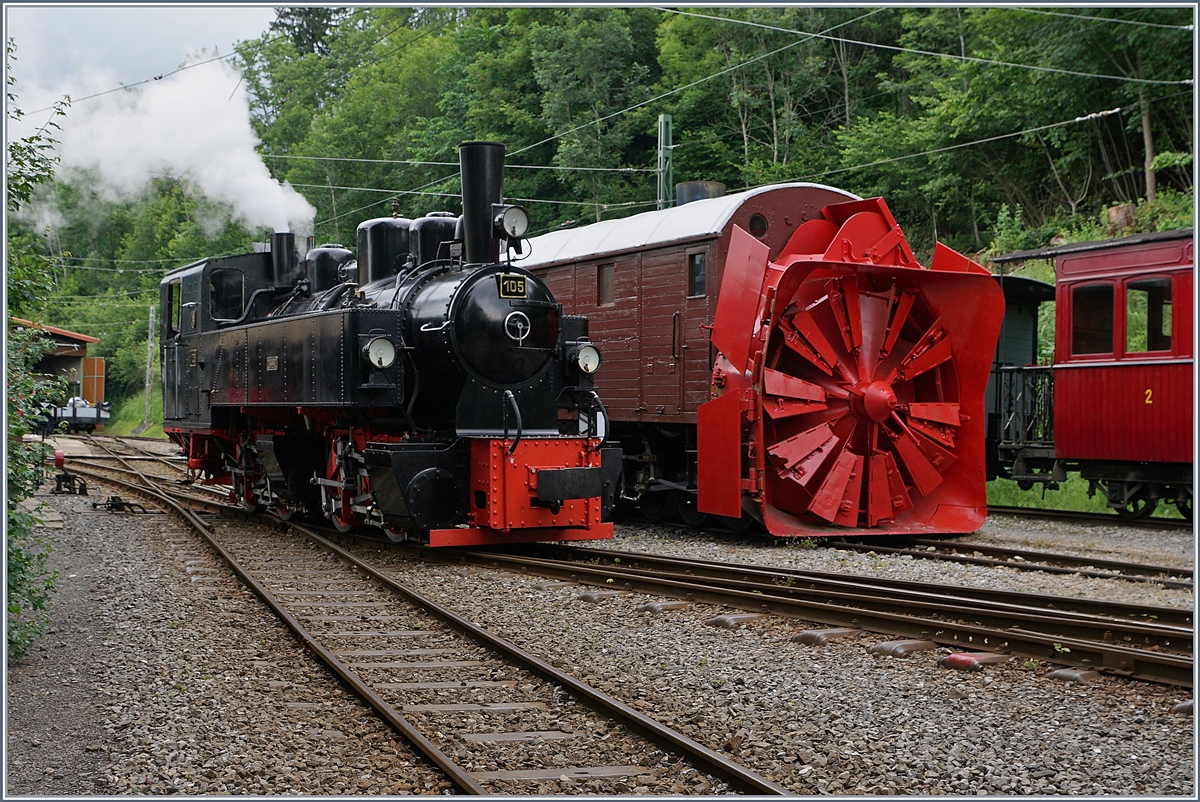 Die Blonay-Chamby G 2x 2/2 105 macht sich in Chaulin für die nachmittäglichen Dampfzüge bereit.

13. Juni 2020