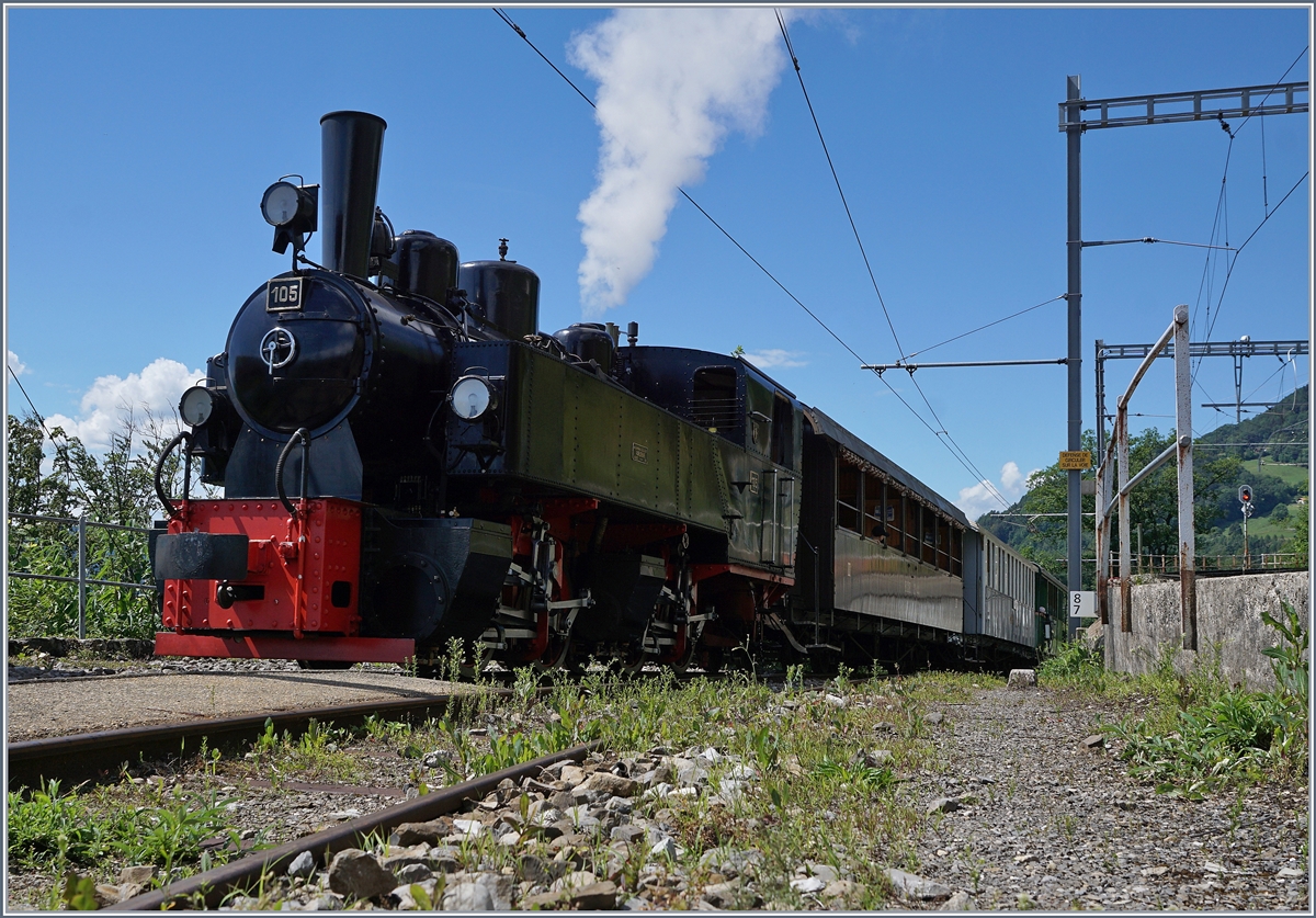 Die Blonay-Chamby G 2x 2/2 105 schiebt in Chamby ihrem Museumszug in Richtng Chaulin. 

21. Juni 2020