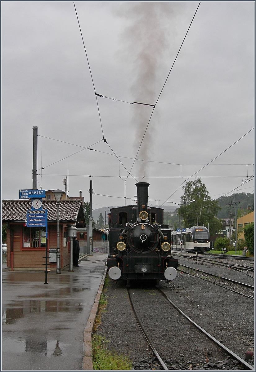 Die Blonay-Chamby G 3/3 N° 6 raucht in Blonay kurz vor ihrer Abfahrt nochmals so richtig toll. 

28. Juli 2019