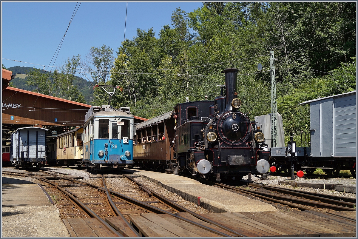 Die Blonay-Chamby G 3/3 N° 6 mit ihrem Dampfzug nach der Ankunft in Chaulin. 

3. Aug. 2019