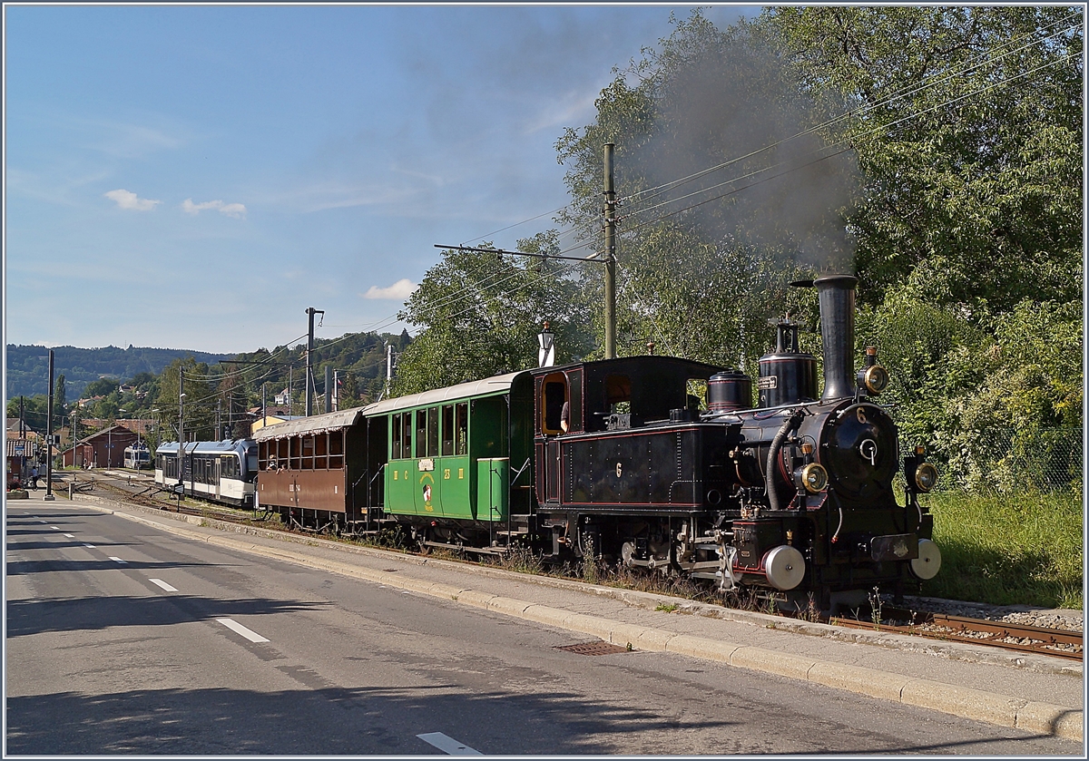 Die Blonay-Chamby G 3/3 N° 6 mit ihrem Dampfzug kurz nach der Abfahrt in Blonay. 

3. Aug. 2019