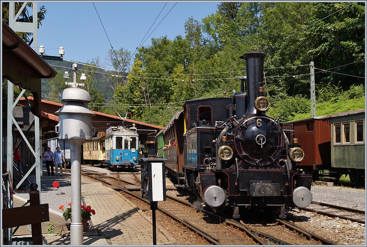 Die Blonay-Chamby G 3/3 N° 6 erreicht mit ihrem Personenzug von Blonay kommend Chaulin.

11. Aug. 2019