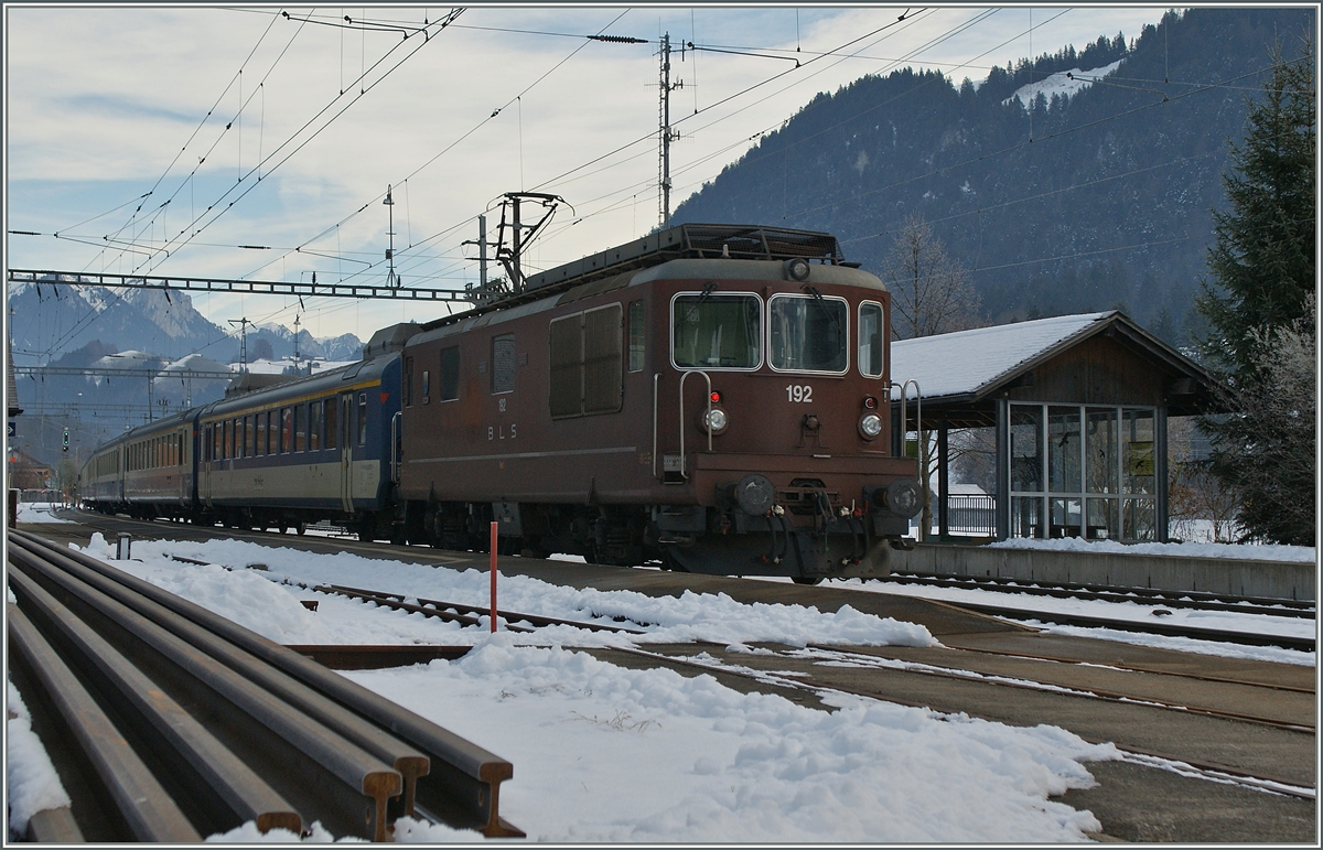 Die BLS Re 4/4 192  Spiez  in Boltigen.
5. Dez. 2013