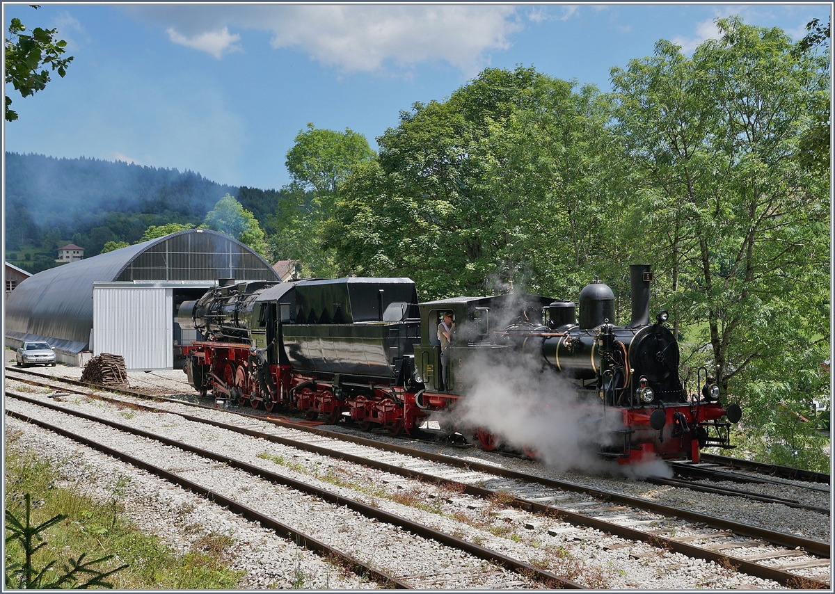 Die CFTVP E 3/3 N°5 ( 1915) und die (ex) DR 52 8163-9, welche als 52 5996 am 27.5.1943 in Betrieb genommen wurde in Hôpitaux Neufs. 

16. Juli 2019