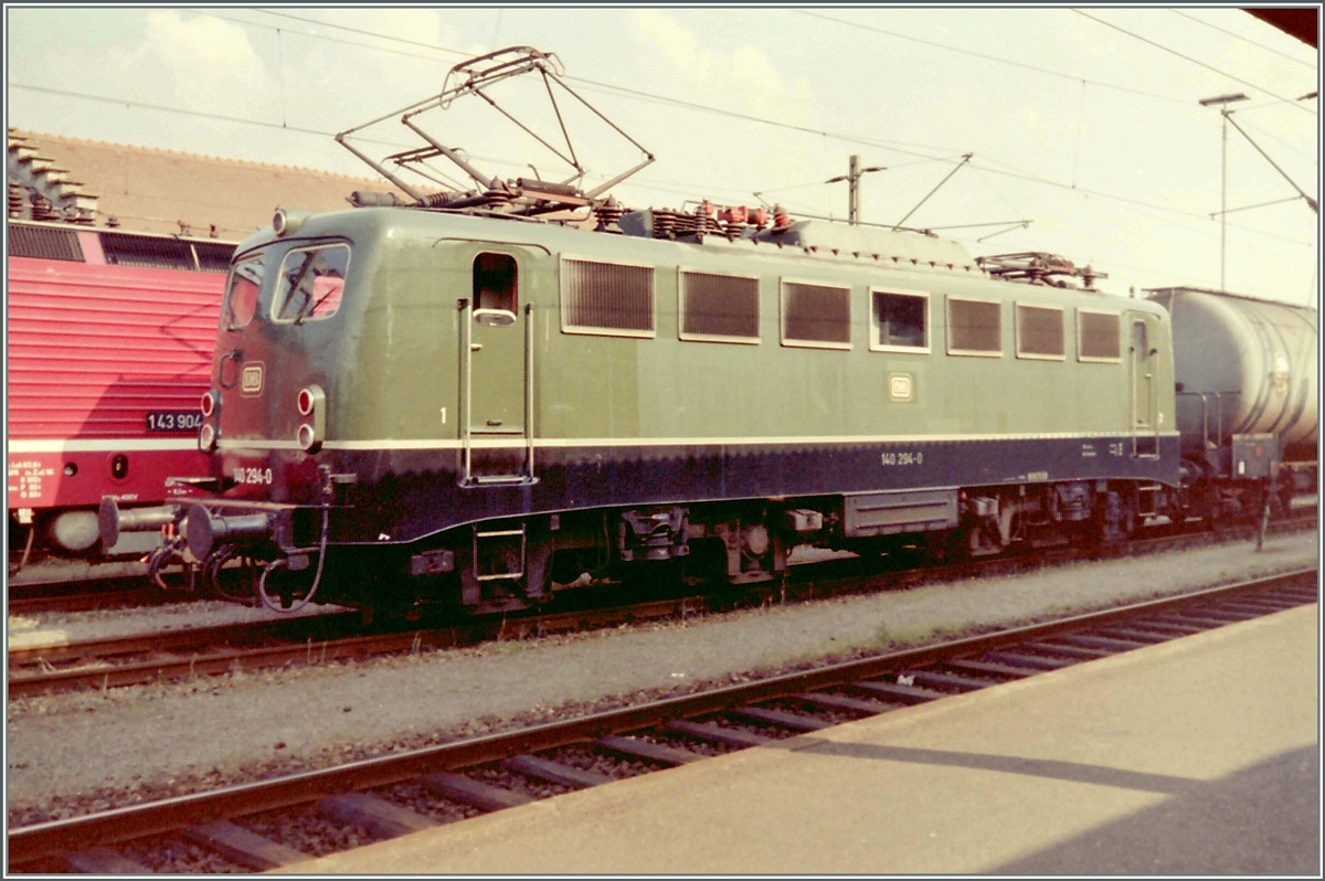 Die DB 140 294-0 in Konstanz.
Gescanntes Bild
Sommer 1992