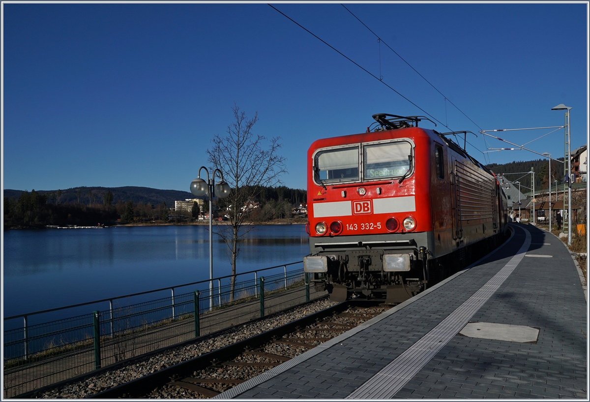 Die DB 143 332-5 ist mit ihrer RB in Schuchsee eingetroffen.
29. Nov. 2016