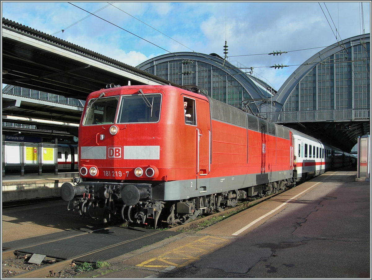 Die DB 181 219-7 mit einem IC in Karlruhe. 
21. Jan. 2007 