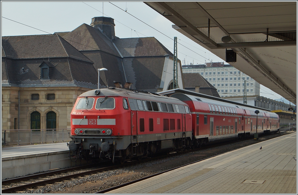 Die DB 218 414-1 wartet mit eine RE nach Wissembourg in Koblenz auf die Abfahrt. 
22. Juni 2014