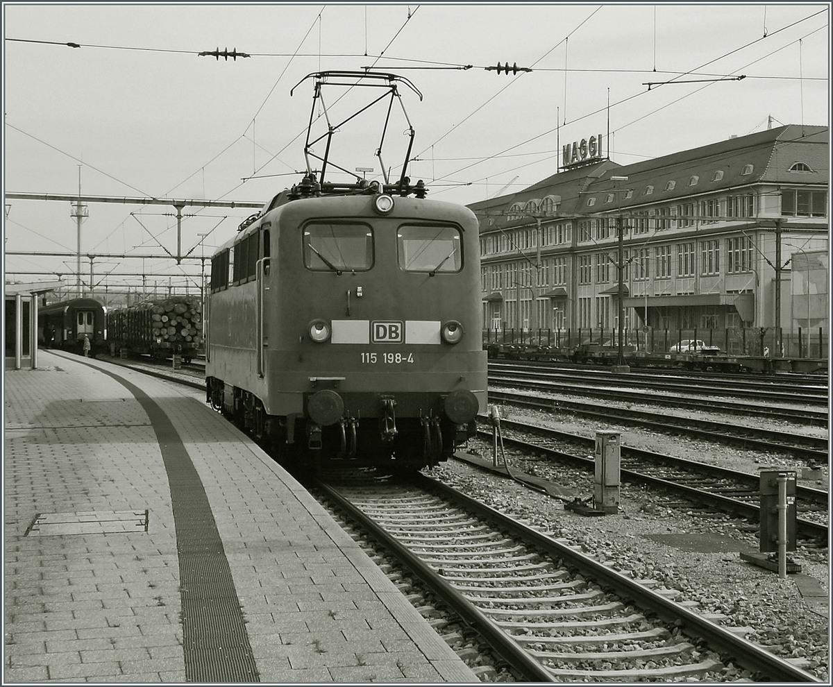 Die DB E 115 198-4 in Singen.
11. Sept. 2015