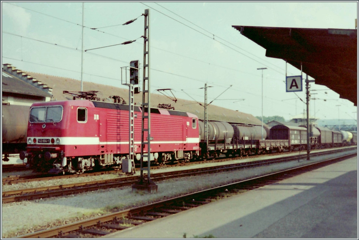 Die DR 143 904-1 in Kostanz. 
(Gescanntes Bild) 
Sommer 1992