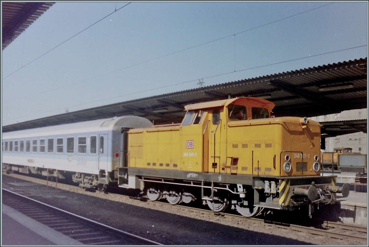 Die DR 346 547-3 stellt in Berlin Lichtenberg einen IR bereit. 

3. Mai 1994