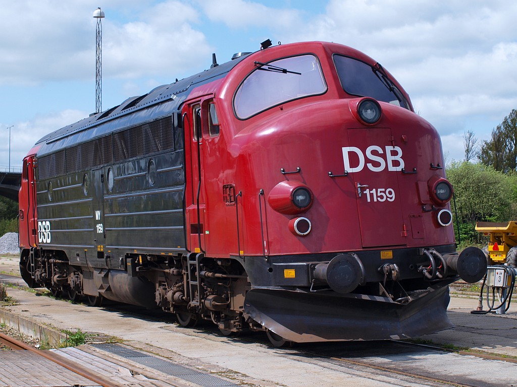 Die DSB Museumslok MY 1159 steht hier bei sonnigem Wetter im Tankbereich des Aarhuser Bahnhofes. 17.05.2010