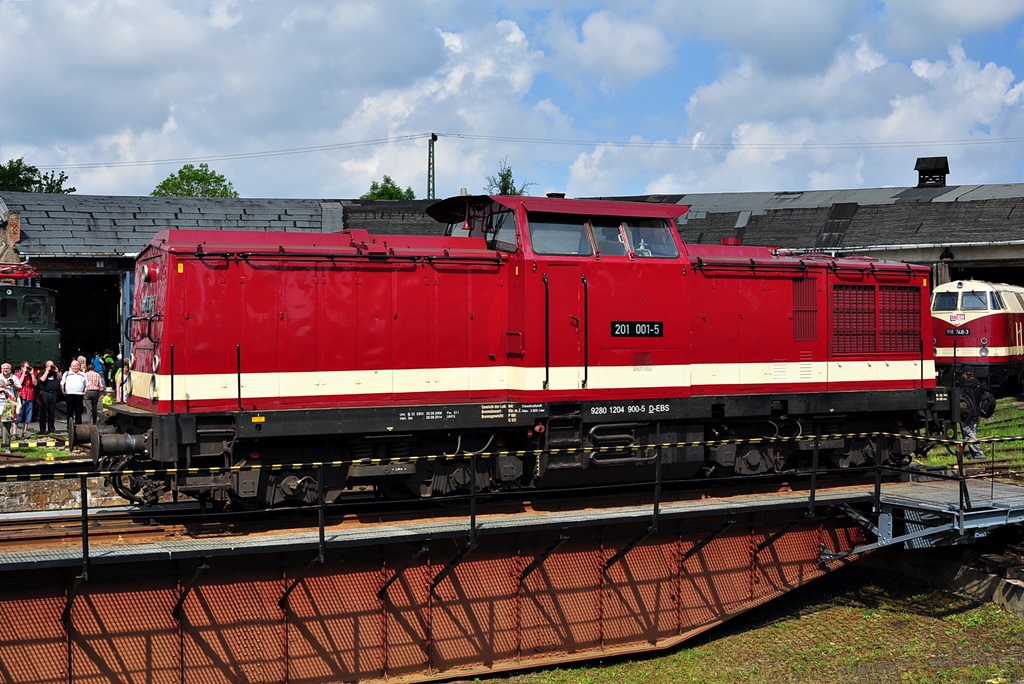 Die EBS-Lok 204 900(laut NVR) war als 201 001 beschildert auf der DS zu bewundern.Weimar am 24.05.2014!