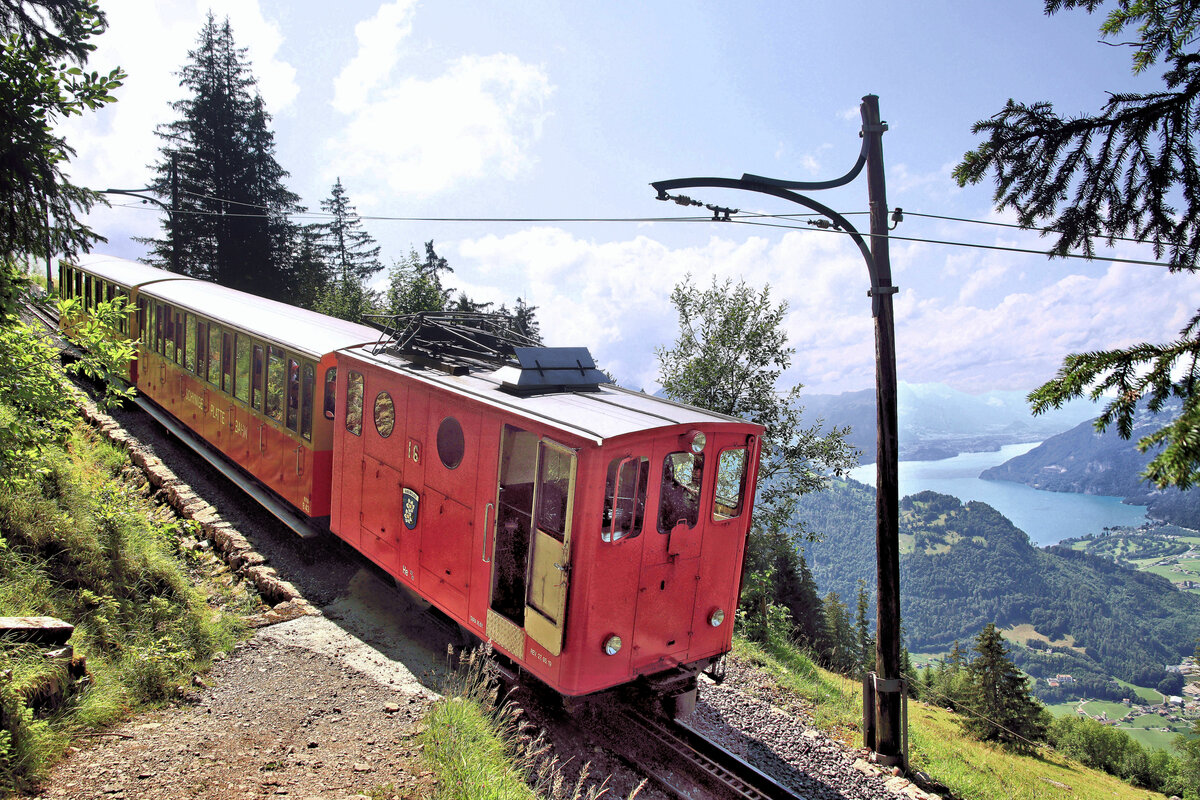 Die ehemalige Wengernalpbahn Lok 56, die Brian auf seiner Photo zeigt, hier als Schynige Platte Bahn 16 im Abstieg von Breitlauenen nach Wilderswil. 22.Juli 2023  