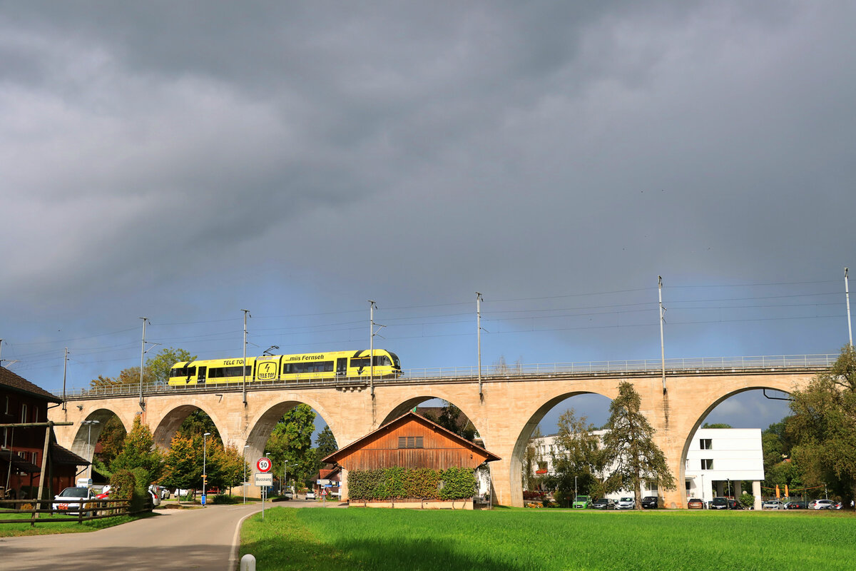 Die einstige MThB-Strecke zwischen Wil und Weinfelden: Thurbo GTW 2/6 707 auf dem Viadukt von Bussnang, 6.Oktober 2021 