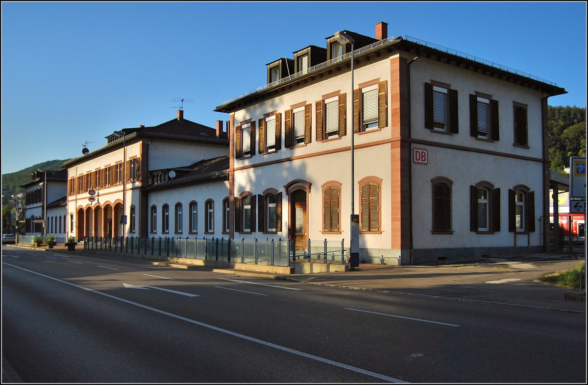 Die erste Verbindung von deutschem und Schweizer Bahnnetz erfolgte über den Bahnhof Waldshut. Hier das repräsentative Bahnhofsgebäude. August 2009.
