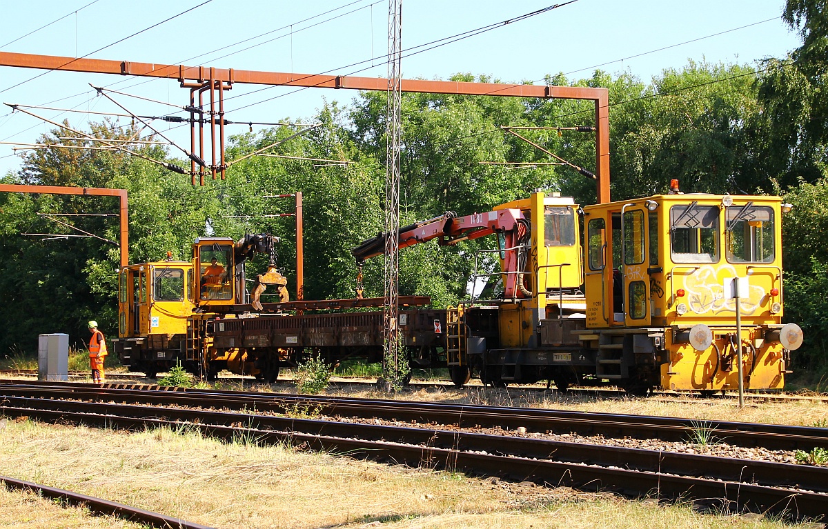 Die ersten Vorbereitungen für die große Schienen-Wechsel-Aktion im Grenzbahnhof Padborg laufen an, Banedanmark/Enterprise/Aarsleff Rail Trolje TR 210 und 220 dieselten heute Vormittag fleißig durch den Gbf und Pbf und verteilten neue Gleise. Padborg 11.07.2014