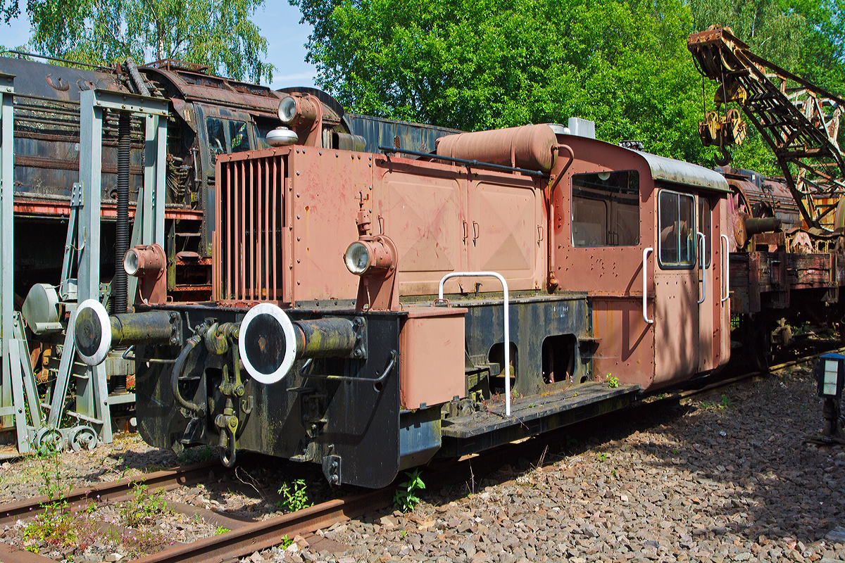 
Die ex DB 322 172-8, ex DB 321 168-7, ex DB Köf 6139, am 09.06.2014 im Dampflok-Museum Hermeskeil. 

Die Köf II wurde 1952 bei Gmeinder unter der Fabriknummer  4688 gebaut und als Köf 6139 an die Deutsche Bundesbahn geliefert, 1968 erfolgte die Umbezeichnung in DB 321 168-7. Nach dem Umbau (Einbau einer Druckluftbremse) erfolgte 1973 die Umbezeichnung in DB 322 172-8, bereits 1987 wurde sie bei der DB ausgemustert. 