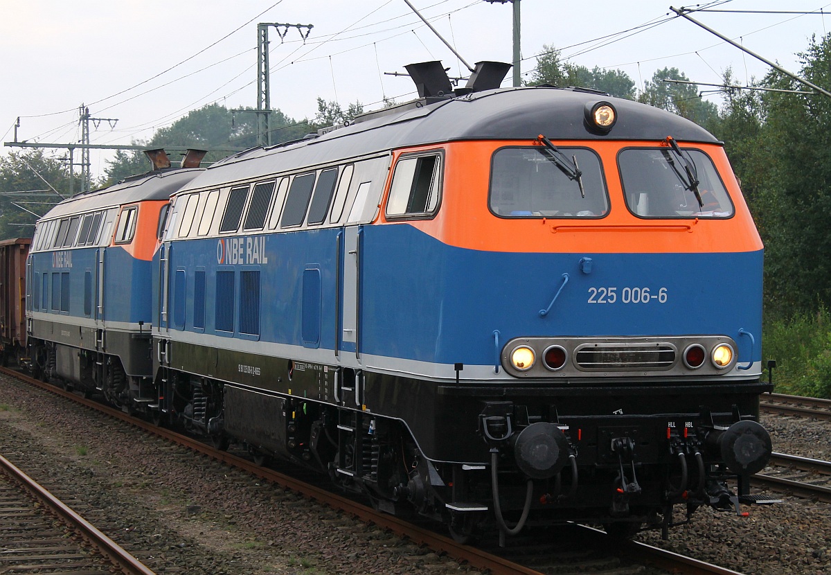 Die frisch renovierte NBE RAIL 225 006-6(REV/LSX/28.06.13)zusammen mit der NBE RAIL 225 079-3(REV/LSX/09.08.12)als Lokportrait aufgenommen in Jübek am 30.08.2013