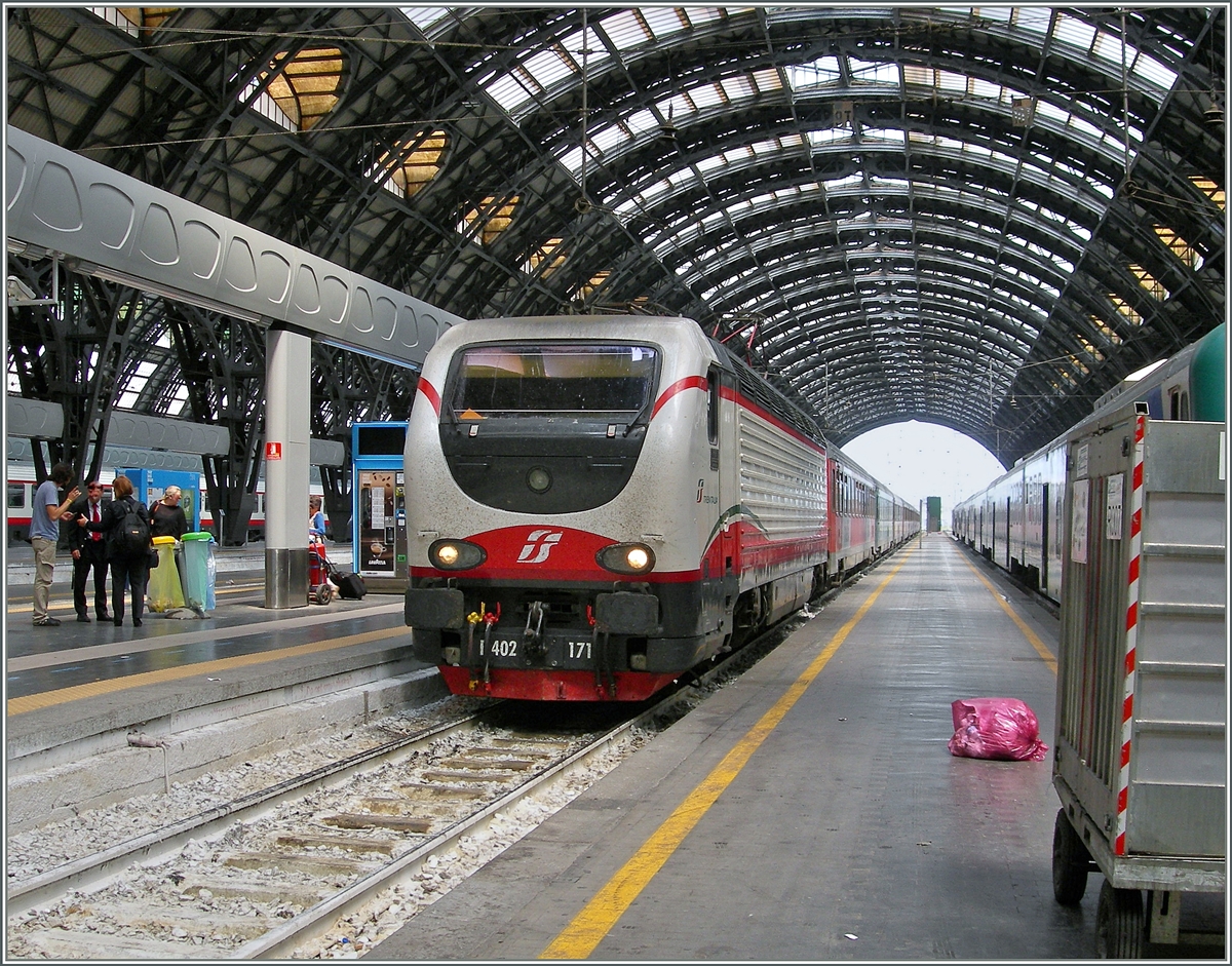 Die FS 402 171 hat einen  Thelo  nach Milano gebracht.
22. Juni 2015