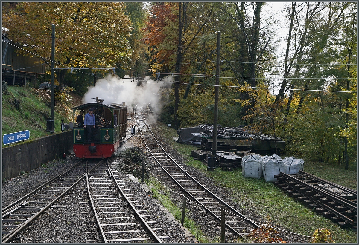 Die G 2/2 N° 4 RIMINI (Baujahr 1900 / Krauss) der Blonay-Chamby Bahn erreicht von Chamby kommend die Abzweigung zum Museumsbahnhof Chaulin.

24. Okt. 2020 

  