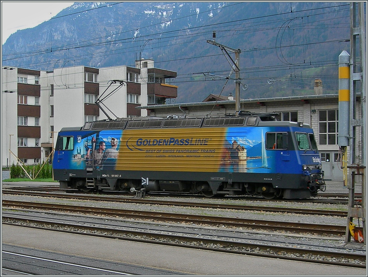 Die  GoldenPass  HGe 4/4 101 967-8 in Meiringen.

23. April 2006