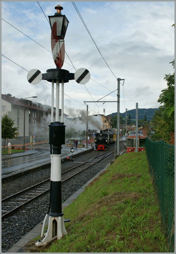 Die Hippsche Wendescheibe hat auf  Freie Fahrt  gedreht, und der Dampfzug kann nun Richtung Chamby dampfen.
8. Sept. 2013