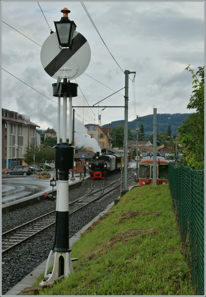 Die Hippsche Wendescheibe zeigt noch Halt, und der Dampfzug der Blonay-Chamby bahn muss warte.
8. Sept. 2013