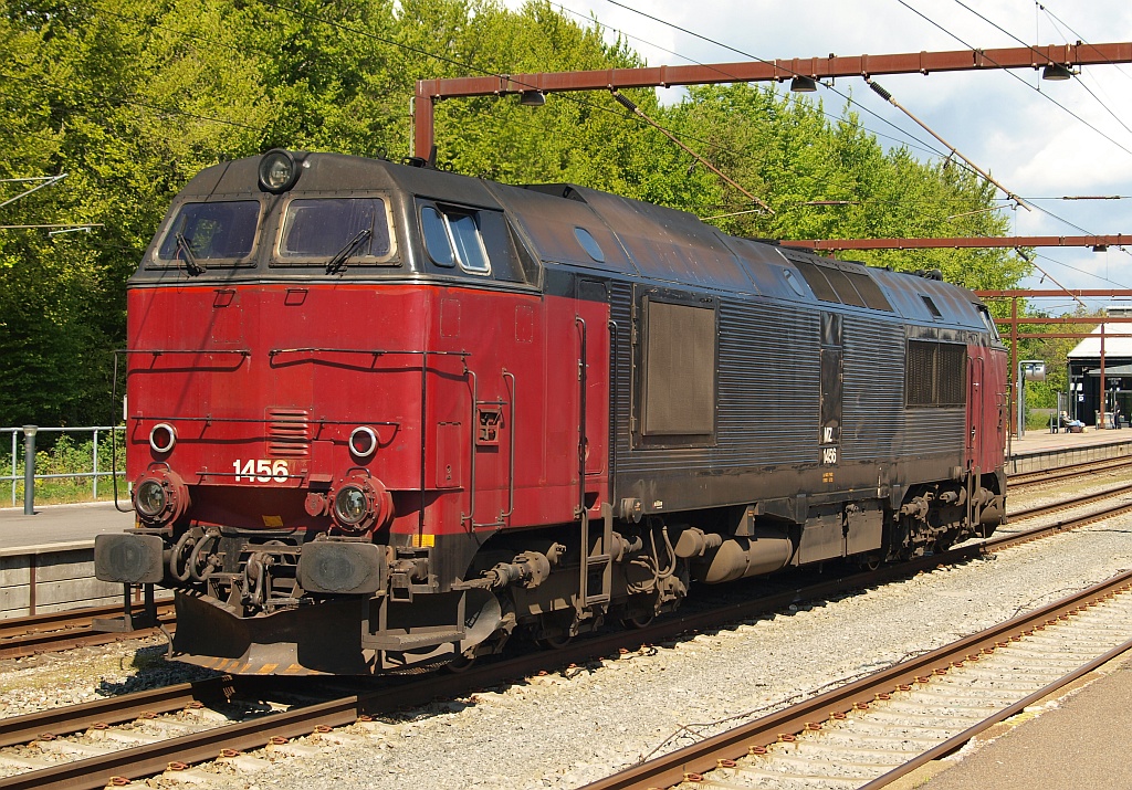 Die inzwischen zu DB Schenker Railion Scandinavia gehörende Litra MZ 1456 steht hier abgestellt im Bahnhof von Fredericia. 01.05.2011