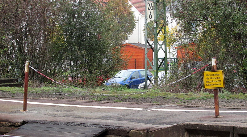 Die Kette zum Bhnsteig 2 in Weiterstadt am 14.Nov.2013