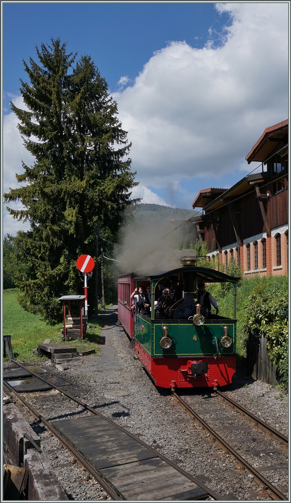 Die kleine G 2/2 Tramlok N° 4 verlässt Chaulin Richtung Chamby.
14. Mai 2016