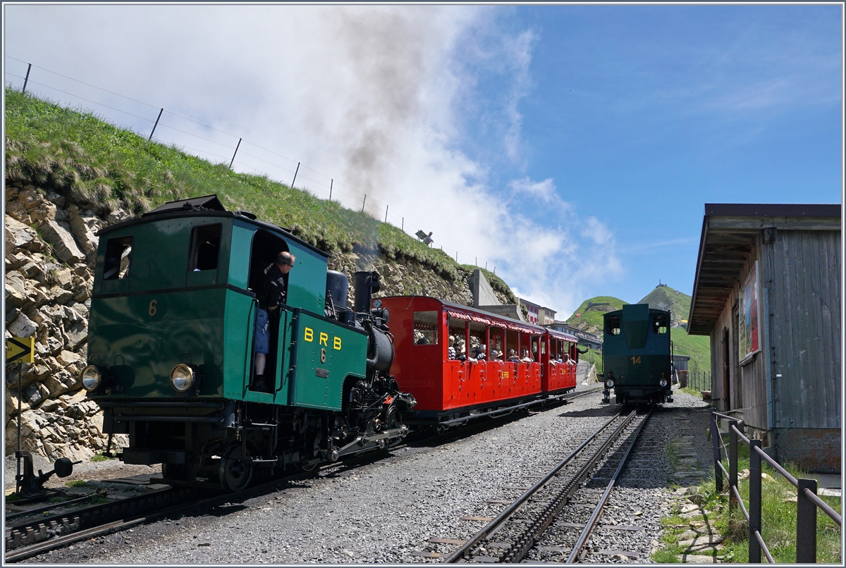 Die Kohle befeuerte BRB H 2/3 N° 6 ist auf dem Rohthorn eingetroffen.
7. Juli 2016