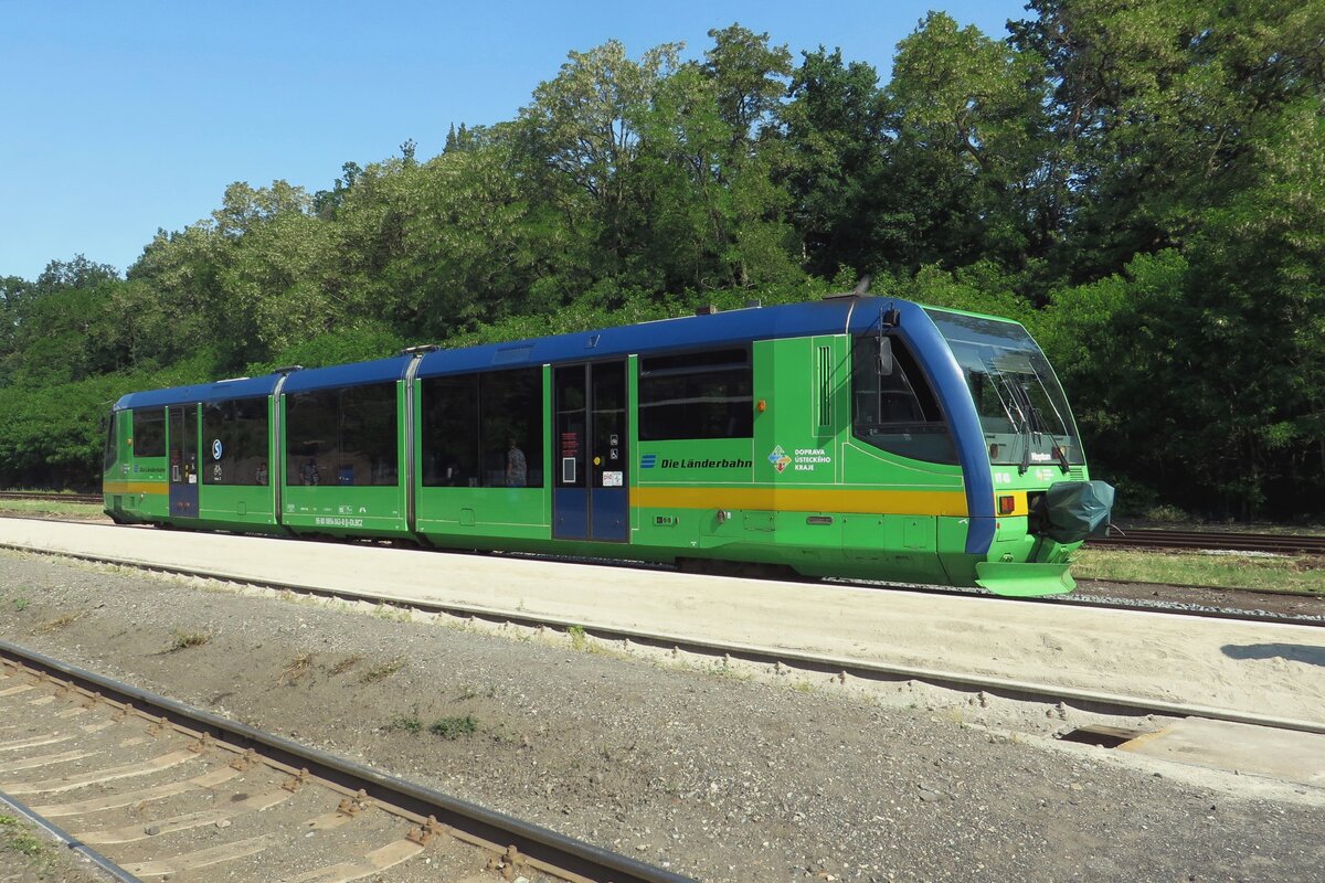 Die Länderbahn ist auch im Prager S-Bahnnetz aktiv, wie VT43 'NEPTUN' am 9 Juni 2022 in Rakovnik unter Beweis stelt. 