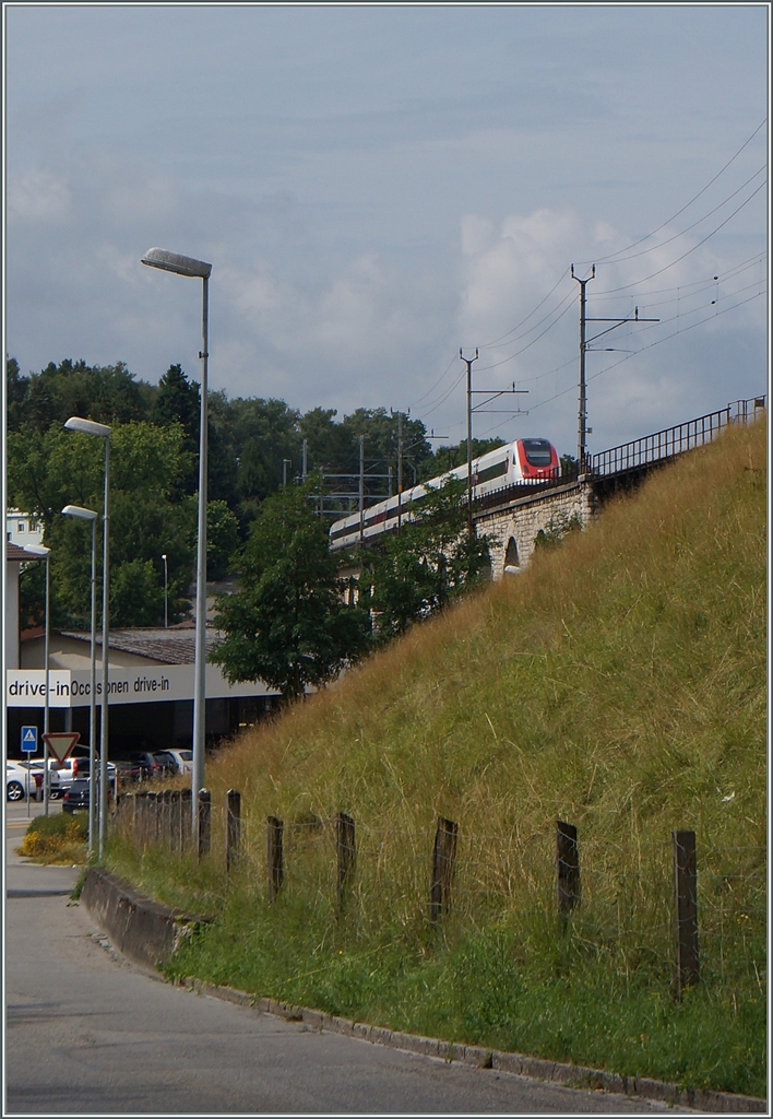 Die längste Brücke der BLS befindet sich nicht etwa in den Alpen, sondern im Mittelland auf der MLB in Grenchen und ist nur sehr schlecht zu fotogarfieren: Das Möösli-Viadukt.
5. Juli 2014