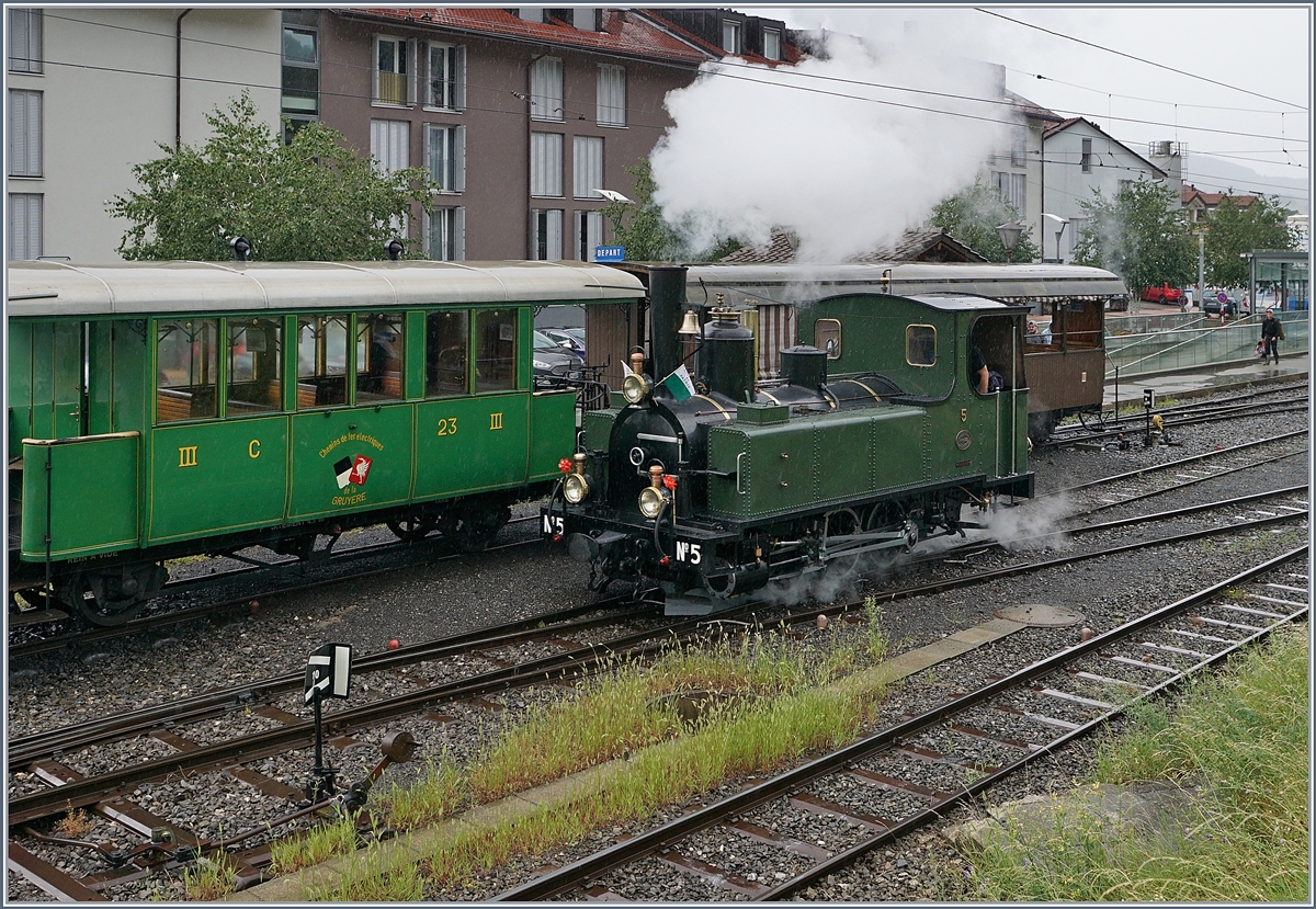 Die LEB G 3/3 N° 5 der Blonay Chamby Bahn rangiert in Blonay. 

2. Aug. 2018