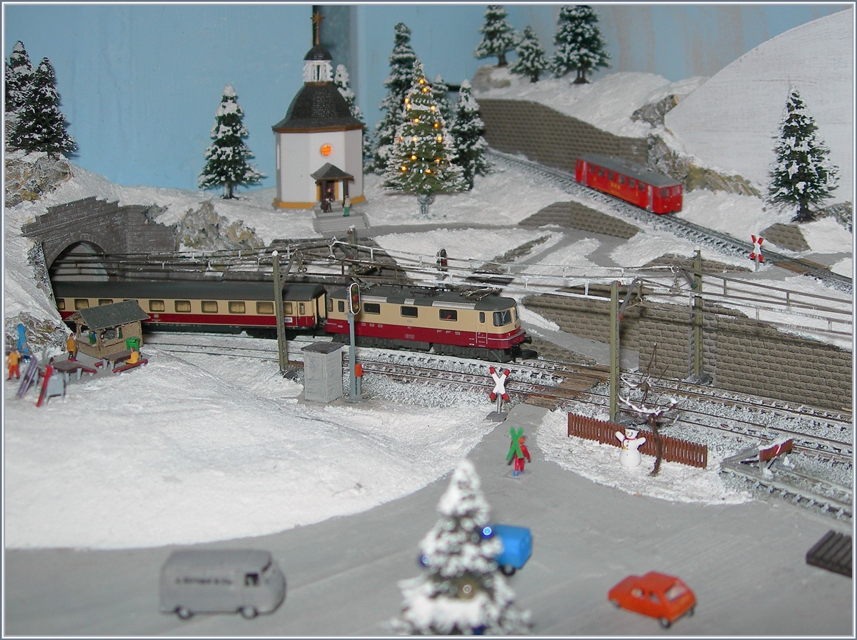 Die Märklin mini club Z Spur SBB Re 4/4 II 11161 mit dem TEE  Roland  in einer Winterlandschaft.

21. Dez. 2019