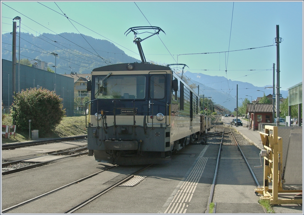 Die MOB GDe 4/4 6004  Interlaken  wartet mit einem Schotterzug in Blonay auf die Weiterfahrt Vevey.

23. Mai 2019