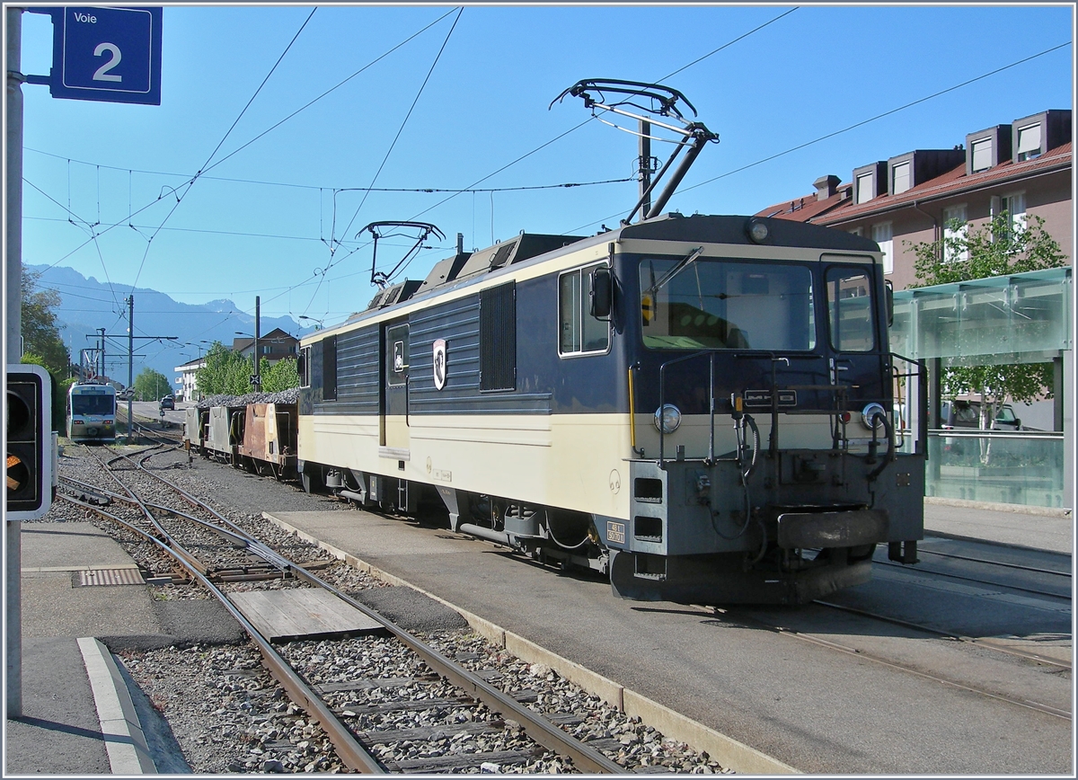 Die MOB GDe 4/4 6004  Interlaken  wartet mit einem Schotterzug in Blonay auf die Weiterfahrt Vevey.

23. Mai 2019