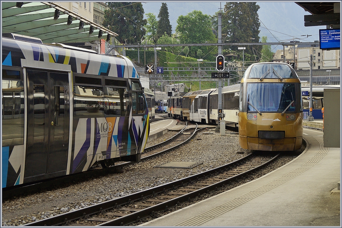 Die MOB GDe 4/4 6004  Interlaken  stellt in Montreux den MOB Panoramic Express bereit. 

26. April 2020
