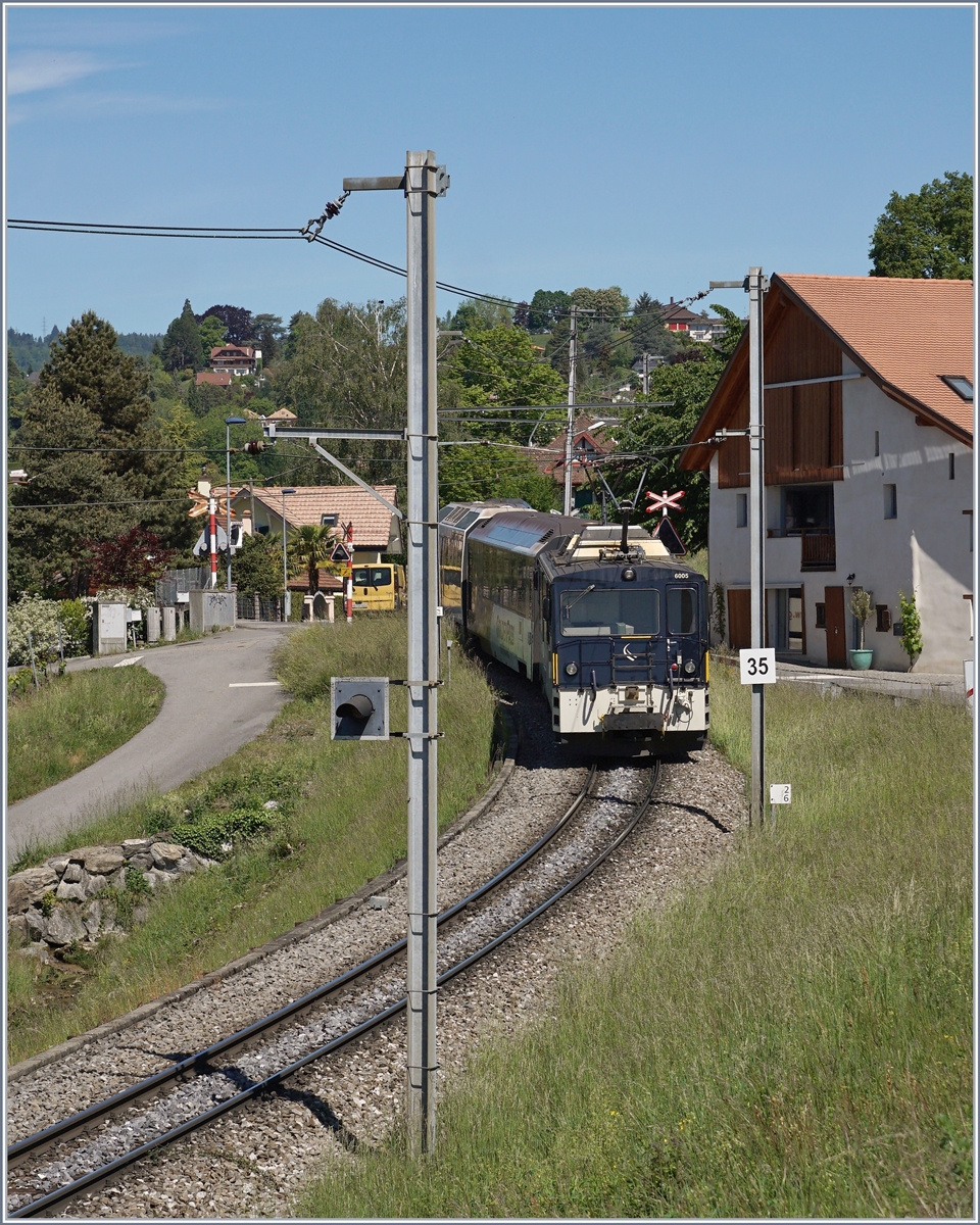 Die MOB GDe 4/4 6005 ist bei Planchamp mit einem MOM Panoramic Express unterwegs.

4 Mai 2020