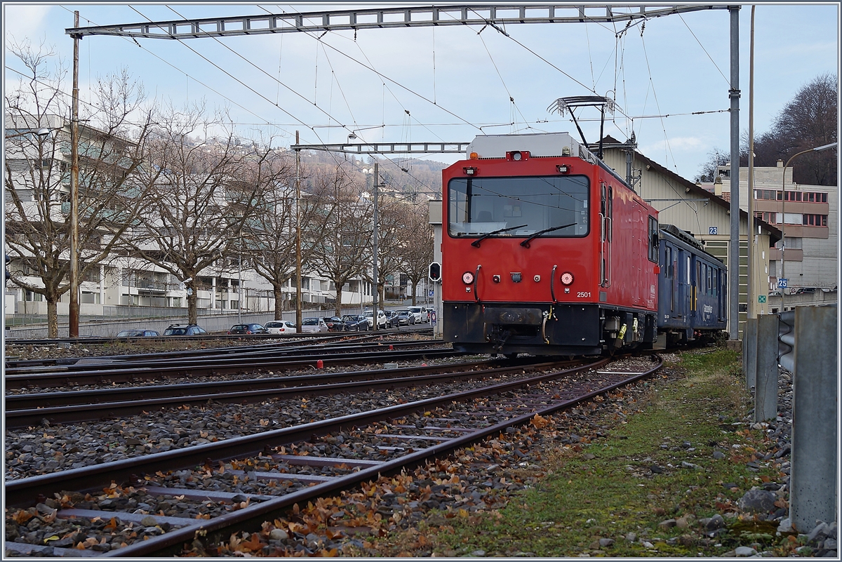 Die MOB HGem 2/2 2501 begleitet den MOB BDe 4/4 3004 auf seiner wohl letzten Rangierfahrt in Vevey.

19. Dez. 2019 